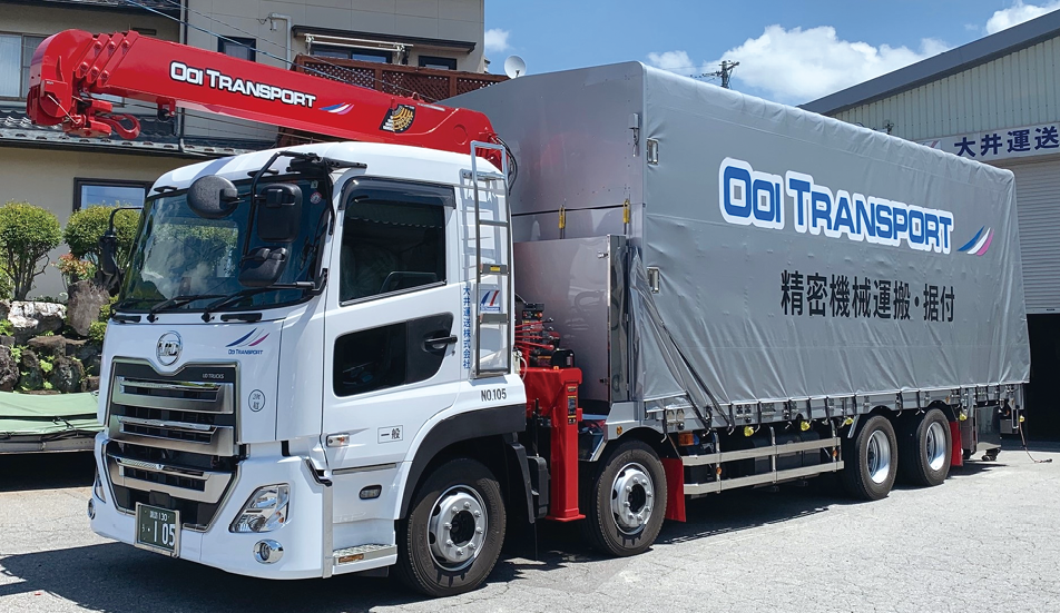 精密機械輸送用トラック(10tアコーディオン幌ユニック車)