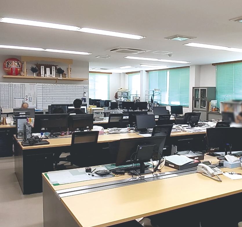 社内は明るく、作業効率の良い環境です